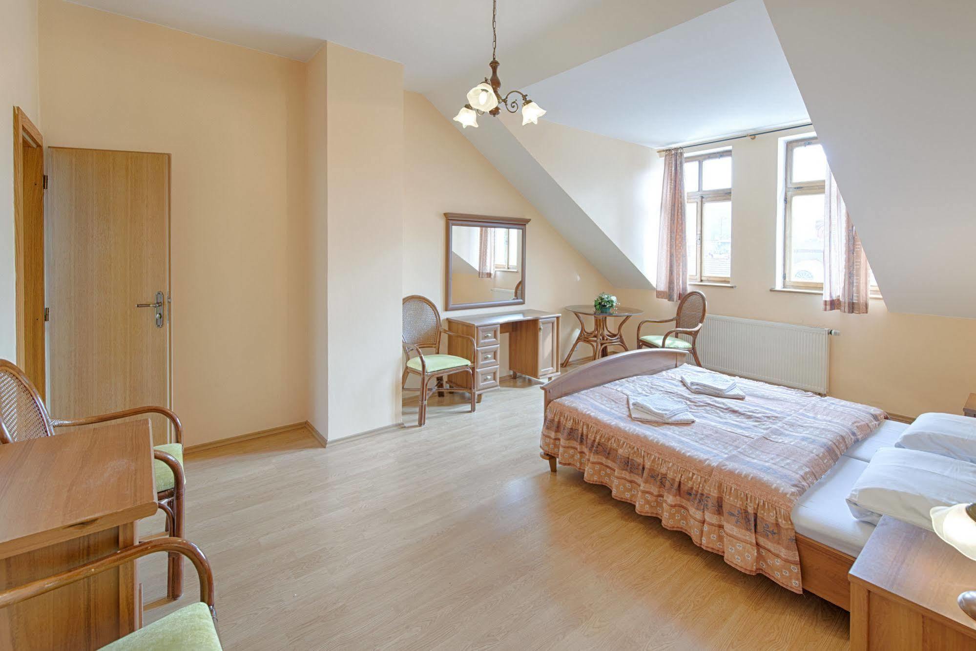 Hotel Derby Karlovy Vary Extérieur photo